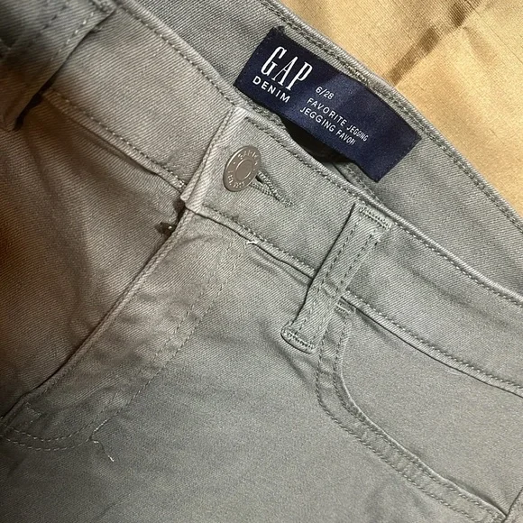 Gap - Picture 2 of 4